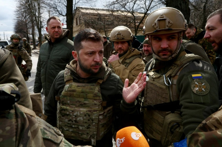 Trong một bài phát biểu video vào tối ngày 16, Tổng thống Zelensky nói, "Các điểm nóng của Donetsk là Soledad và Bakhmut, nơi đang diễn ra giao tranh rất ác liệt".