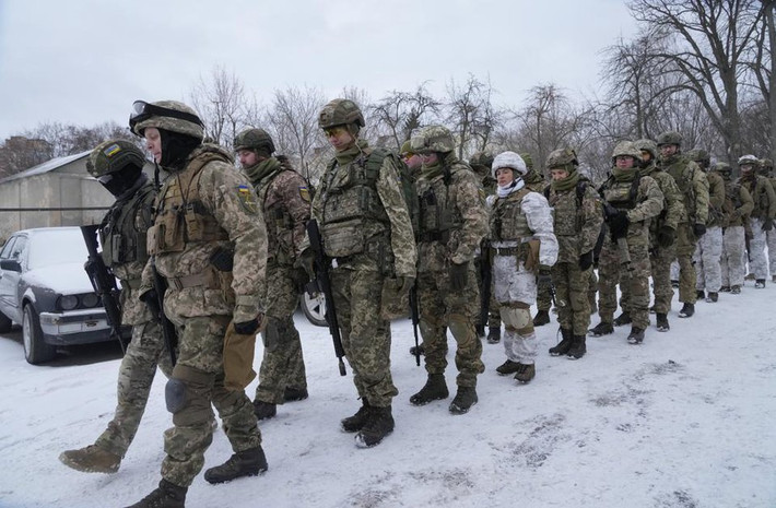 Như Tham mưu trưởng Quân đội Ukraine Viktor Muzhenko từng thừa nhận vào năm 2017; khi cuộc chiến bắt đầu vào năm 2014, các lực lượng vũ trang Ukraine trên thực tế đã bị “mục nát” và “tinh thần chiến đấu rất thấp”.