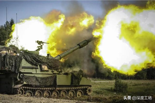 Sau khi xác định rằng, cốt lõi của cuộc chiến tại Donbas là pháo kích, Mỹ và NATO bắt đầu viện trợ một lượng lớn pháo binh cho Ukraine. Sau khi Hà Lan tuyên bố chuyển giao 12 khẩu pháo tự hành PzH-2000 cho Ukraine. Công ty quân sự Đức Krauss-Maffei-Wegmann (KMW), đã lên kế hoạch cung cấp cho Ukraine 100 pháo tự hành PzH-2000.