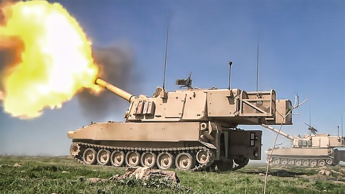 Ưu điểm đặc biệt của M109A6 là bắn rất chính xác. Ngày 5/5/2007, trên chiến trường Iraq, khẩu M109A6 bắn quả đạn đầu tiên, phá một lỗ đạn trên nóc một tòa nhà, do lực lượng vũ trang chống Mỹ chiếm giữ; quả đạn thứ hai chui vào lỗ và phát nổ. Nhưng bề ngoài của toàn bộ công trình nhỏ, về cơ bản không bị hư hại; điều này cho thấy độ chính xác đáng sợ của nó.