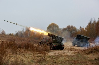 Theo phán đoán, hiện tại có ít nhất khoảng một trăm hệ thống pháo phản lực phóng loạt BM-21 Grad của Quân đội Ukraine, đang nằm trong khu vực đường giới tuyến. Điều này làm dấy lên lo ngại rằng, Kiev có thể thực hiện các biện pháp cực đoan tấn công vào các nước cộng hòa từ xưng bằng pháo phản lực, để đạt hiệu quả tối đa.