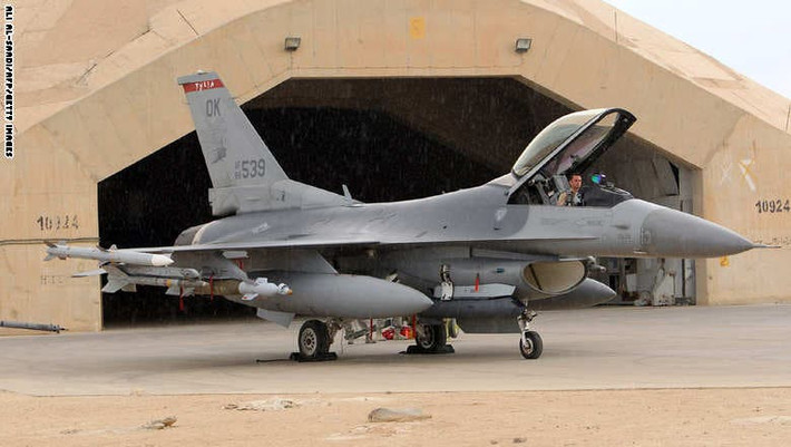 Máy bay chiến đấu, Iraq hiện đang sở hữu 18 máy bay chiến đấu F-16IQ, đây là loại máy bay tiêm kích của Mỹ bán cho Iraq gần tương đương với những chiếc F-16C/D mới của Ai Cập. Nhưng nước này cần gấp khoảng 4 lần con số đó để thực sự kiểm soát không gian của mình và Nga thực sự muốn xuất khẩu những chiếc MiG-29 này cho Iraq.