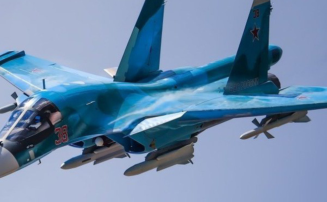 Sự tương đồng về cấu tạo với Su-27, cũng giúp hỗ trợ hậu cần tốt hơn cho phi đội Su-34. Động cơ AL-31F M2 mà Su-34 sử dụng, là phiên bản cải tiến của động cơ AL-31F được trang bị trên Su-27.