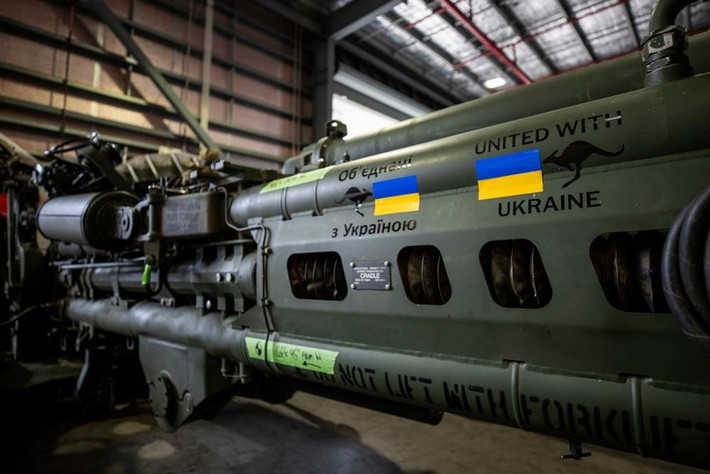 Tuy nhiên, việc Mỹ và phương Tây cấp thêm đạn pháo cho Ukraine là điều không thể. Bởi vì Mỹ và các nước phương Tây chưa tiến hành huy động kinh tế và công nghiệp thời chiến; nếu huy động kinh tế thời chiến, họ phải huy động làm thêm giờ, giảm tiêu dùng và điều đó tác động lớn đến xã hội.