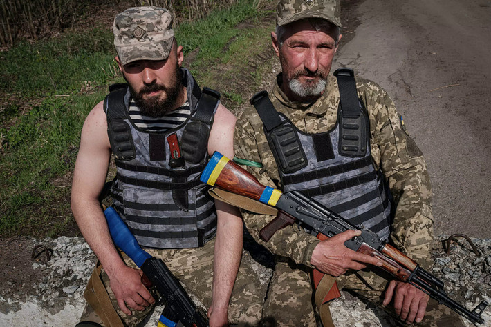Ông Bezsonov cho rằng, do Quân đội Ukraine ở Donbas chịu quá nhiều tổn thất, nên gần như mất hiệu quả chiến đấu. Quân số được thay thế lúc này đều là những tân binh có tinh thần chiến đấu thấp. Hiện Quân đội Ukraine đang bổ sung quân được triển khai ở khu vực biên giới giữa Kiev và Belarus tới chiến trường Donbass.