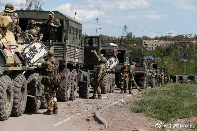 Tạp chí Quốc phòng Ukraine cho biết, có hơn 30.000 binh sĩ tinh nhuệ của Nga khi rút khỏi hữu ngạn chiến trường Kherson, đã được tăng cường tới khu vực Donbass; nơi luôn được Quân đội Nga coi là chiến trường trọng điểm.