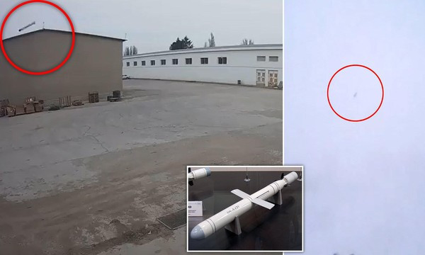 Ngoài ra, quân đội Ukraine cũng thông báo lực lượng phòng không Ukraine đã bắn hạ 3 tên lửa hành trình của Nga ở khu vực miền nam Odessa và tính đến thời điểm hiện tại, Ukraine vẫn chưa tiết lộ những tổn thất cụ thể.