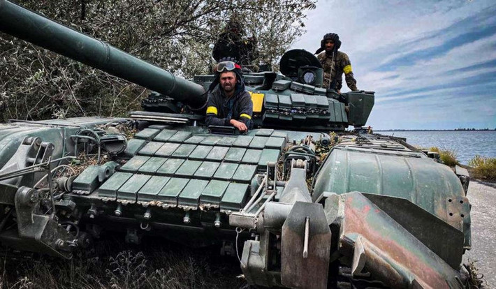Với một số lượng lớn quân số và vũ khí trang bị của Quân đội Ukraine, hiện đang được tập trung xung quanh thành phố Kherson và không có công sự kiên cố bảo vệ, đây là cơ hội không thể tốt hơn cho quân đội Nga tiến hành hợp vây.