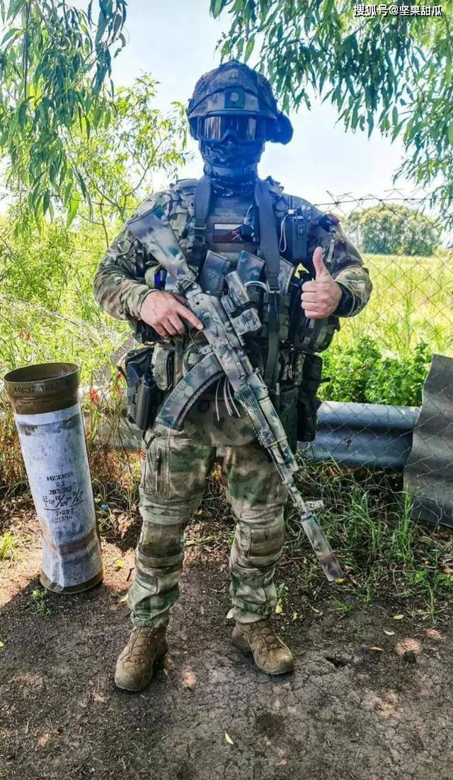 Ngoài ra, Bộ Tổng tham mưu Ukraine cho biết, Quân đội Nga đang "củng cố" và "tăng cường" các vị trí vừa chiếm được của mình ở Sieverodonetsk, Sirotino, Voronovo và Borovsky.