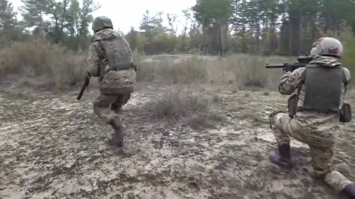 Quân đội Nga đang tổ chức tấn công dữ dội trên hướng mặt trận Donbass. Chỉ huy "Tiểu đoàn phương Đông" Alexander Khodakovsky hôm 3/11 nói với truyền thông Nga rằng, tại Pavlovka, quân đội Nga đã cố gắng hết sức để tiến lên, nhưng gặp phải khó khăn lớn.