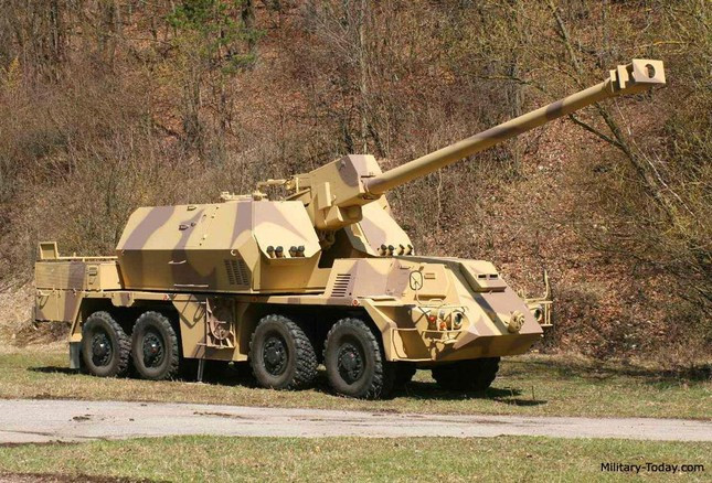 Ngoài ra, ngày 9/10, truyền thông Ukraine cũng tiết lộ, Pháp đã chuyển hơn 1.000 tấn hàng viện trợ cho Ukraine, bao gồm xe cứu hỏa, xe cứu thương, thiết bị y tế và cầu phao. Hiện số hàng này đã đến Suceava, Romania. Thậm chí, Slovakia còn tuyên bố chuyển giao 2 hệ thống pháo tự hành Zuzana 2 cho Ukraine.