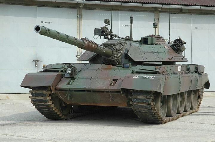 "Đổi lại" việc Slovenia cung cấp cho Ukraine xe tăng M-55S, Đức sẽ cung cấp cho Slovenia 40 phương tiện vận tải quân sự. Truyền thông Slovenia ngày 21/6 đưa tin, nước này đã cung cấp cho Ukraine 35 xe chiến đấu bộ binh M-80.