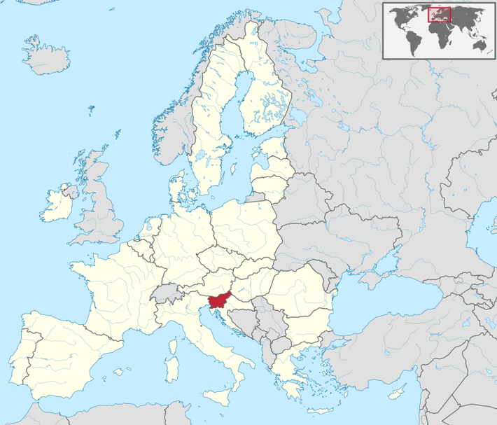 Slovenia là một quốc gia có diện tích vào hàng nhỏ nhất của châu Âu (diện tích 20.273 km²), nằm ở vùng Balkan và là một phần của Liên bang Nam Tư trước kia. Slovenia đã tuyên bố độc lập vào tháng 2/2008, sau khi Nam Tư tan rã.