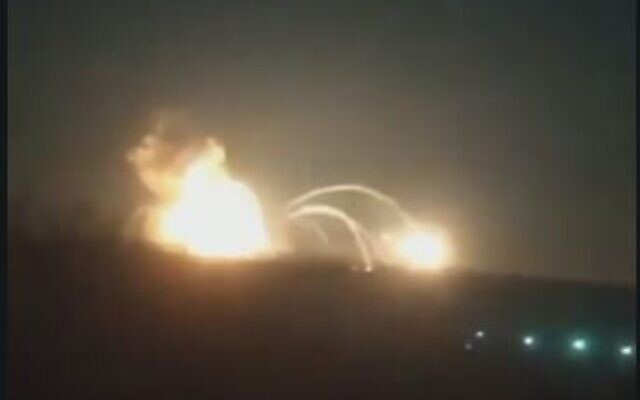 Theo thông tin, pháo binh chiến dịch và pháo phản lực phóng loạt (MLRS) tầm xa, được Quân đội Nga sử dụng với tần suất lớn dọc toàn bộ chiến tuyến. Theo thông tin đầu tiên, Quân đội Ukraine tại Miền Đông chịu tổn thất lớn.
