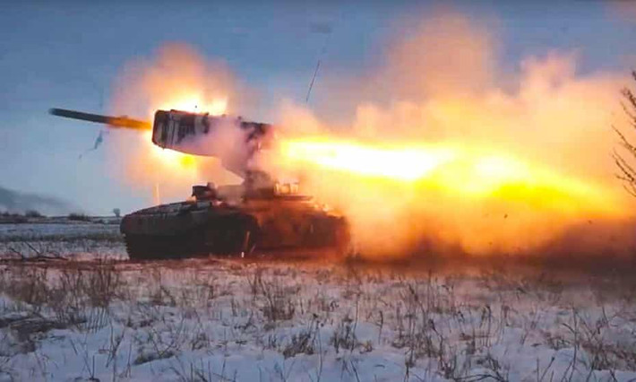 Theo Tổng thống Nga Vladimir Putin, hoạt động quân sự ở Donbass có liên quan đến lời kêu gọi bảo vệ từ hai nước cộng hòa tự xưng ly khai là Donetsk (DPR) và Lugansk (LPR); tuy nhiên hiện nay, các cuộc tấn công hỏa lực đang được thực hiện ở gần như toàn bộ miền đông Ukraine.