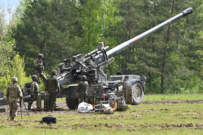 Thống đốc vùng Luhansk của Ukraine, ông Sergei Gaidai cho biết, nếu Ukraine nhanh chóng có được vũ khí tầm xa từ các nước phương Tây, họ sẽ “xóa sổ” nước cộng hòa Donetsk và Lugansk tự xưng “sau hai hoặc ba ngày”.