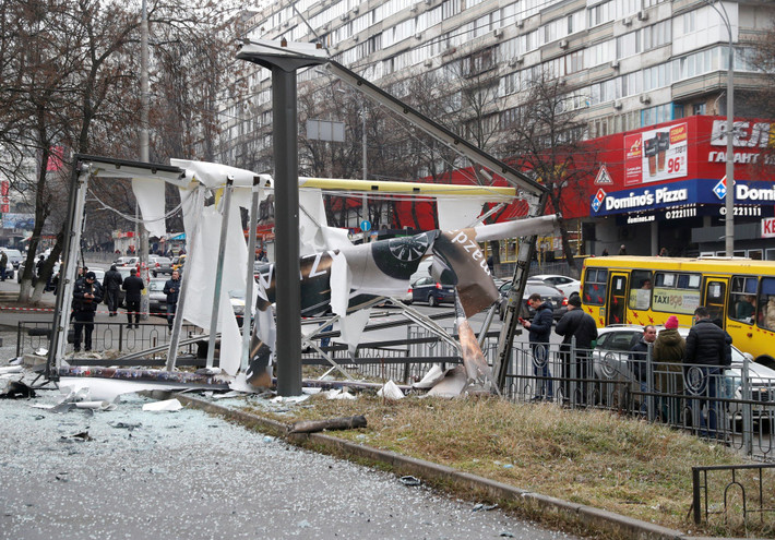Trong khi đó có thông tin cho rằng, hiện phần lớn các đơn vị của Quân đội Ukraine không muốn tham gia vào các cuộc đụng độ, mà muốn hạ vũ khí của mình, thoát ra qua các hành lang mà phía Nga đã tạo.