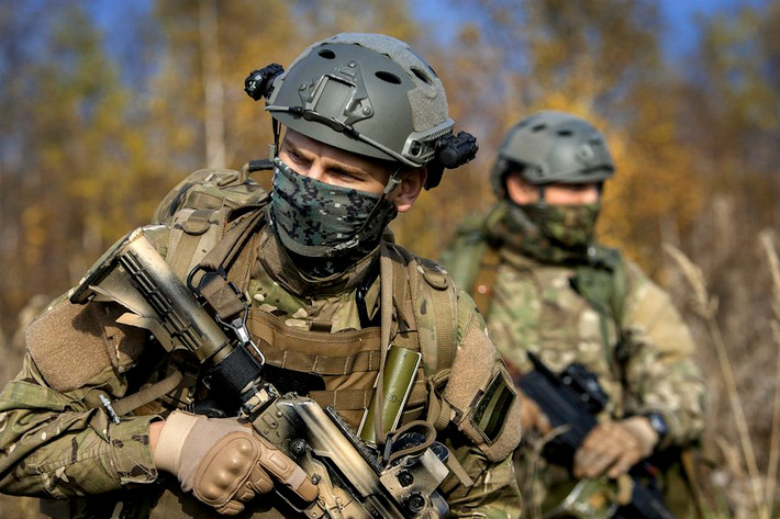 Lực lượng đặc nhiệm Chechnya của Kadyrov rất giỏi chiến đấu trong đô thị, thậm chí còn bố trí máy bay không người lái, để chỉ điểm cho các tay súng bắn tỉa của họ, phản công ngay tại chỗ.