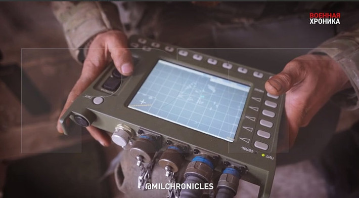 Tuy nhiên, Quân đội Nga đã sử dụng các thiết bị giám sát chiến trường và radar trinh sát hiện đại, cùng với sự hỗ trợ hỏa lực của xe tăng chiến đấu chủ lực, pháo binh và không quân; không cho lực lượng Tiểu đoàn Azov lên khỏi mặt đất.