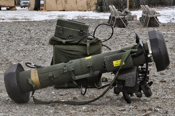 Ukraine cũng đã nhận được các lô hàng lớn vũ khí của phương Tây, chẳng hạn như tên lửa chống tăng Javelin do Mỹ sản xuất và tên lửa phòng không vác vai Stinger của Anh.