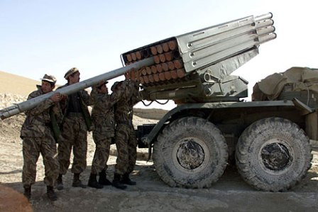 Nhiều bệ phóng tên lửa như Grad (Mưa đá), Smerch (Lốc xoáy) và Uragan (Bão tố) do Liên Xô thiết kế, được quân đội Nga sử dụng để bắn hàng loạt tên lửa mạnh để tiêu diệt binh lính tập trung hoặc các thiết bị quân sự của Ukraine.