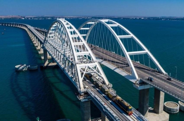 Đồng thời, quân đội Ukraine đã sử dụng nhiều chiến thuật khác nhau để phát hiện và quấy rối các mục tiêu của Nga ở Crimea trong thời gian qua; bao gồm chế áp, phá hủy, quấy rối và tấn công. Các loại vũ khí như tên lửa đạn đạo, máy bay chiến đấu, tên lửa chống bức xạ, UAV đã được sử dụng để quấy rối khả năng phòng thủ của quân đội Nga.