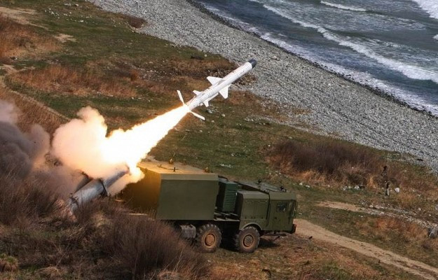 Trước đó, Ukraine đã có những lời kêu gọi can thiệp vào việc tàu bè qua lại eo biển Kerch; tuy nhiên sau khi hành động khiêu khích bất thành, Kiev đã bị đe dọa sẽ bị đáp trả mạnh mẽ, những hành động làm cản trở đến tàu bè của Nga. Nguồn ảnh: Pinterest.