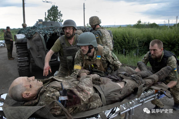Tuy nhiên, việc quân Ukraine chủ động phản công, cũng là cơ hội để quân Nga tiến hành sát thương quân Ukraine ngoài công sự; vì từ trước đến nay, quân Ukraine chỉ dựa vào các công sự ở các thành phố để phòng ngự. Nay họ phản công, sẽ không còn công sự che chắn; đây là lúc hỏa lực pháo binh và không quân của Nga thể hiện sức mạnh tổng hợp.