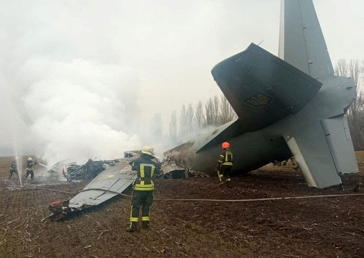 Lực lượng Không quân Nga tiếp tục kiểm soát vùng trời Ukraine, phá hủy những gì còn “sót lại” của không quân Ukraine. Các cuộc tấn công được thực hiện cả trên sân bay của Ukraine và máy bay đang xuất kích.