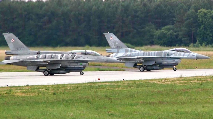 Nhưng Ba Lan có thể không nhận được những chiếc F-16 thay thế này từ Mỹ ngay lập tức; điều đó có nghĩa là Không quân Ba Lan có thể thấy mình không đủ lực lượng, khi giao tranh ác liệt đã gần đến biên giới Ba Lan. Báo cáo cũng chỉ ra rằng, Warsaw dường như không muốn mạo hiểm chọc giận Nga.