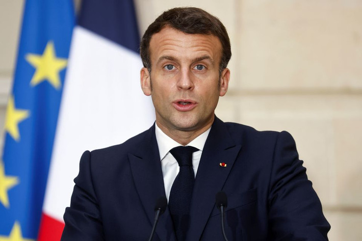 Pháp hiện giữ chức Chủ tịch luân phiên của Liên minh châu Âu. Tổng thống Pháp Emmanuel Macron nói: “Chúng ta phải ngăn chặn cuộc chiến này mà không tự mình trở thành một bên tham chiến”. Chính vì vậy, NATO kiên quyết không thiết lập vùng cấm bay đối với Ukraine, bất chấp yêu cầu của Kyiv nhiều lần.
