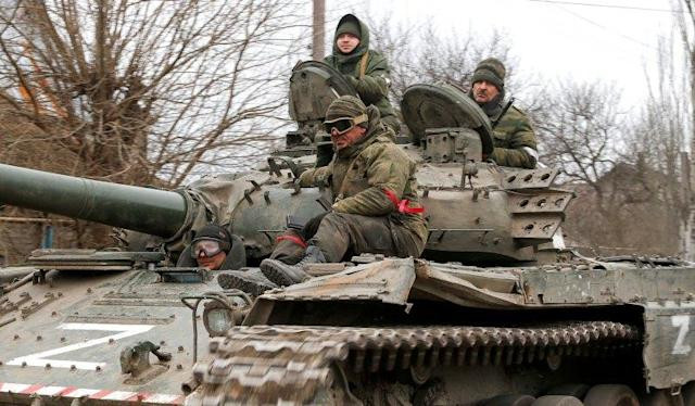 Bộ Tổng tham mưu Quân đội Ukraine thậm chí còn tuyên bố rằng, quân đội Ukraine sẽ chuyển từ hình thái phòng ngự sang phản công? Tuy nhiên Ukraine lấy lực lượng ở đâu, khi tất cả các hướng tiến công chủ yếu của quân Nga, Quân đội Ukraine đang phải gồng mình chống đỡ.