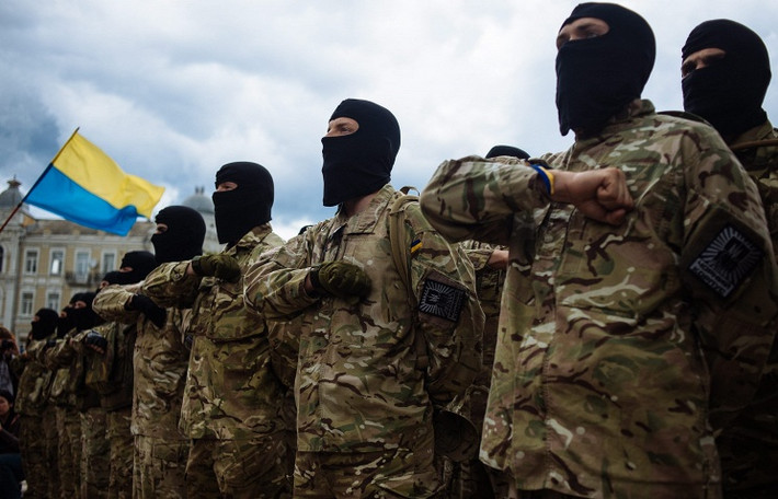 Tổng thống Zelensky cũng cho biết, Ukraine đang chuẩn bị chào đón đợt “quân tình nguyện” nước ngoài đầu tiên, lên tới 16.000 người, họ vào Ukraine mà không cần thị thực và sẽ chiến đấu đến khi nào Ukraine hết chiến tranh. Nếu như vậy, Ukraine dễ biến thành một chiến trường ủy nhiệm như Syria hiện nay. Nguồn ảnh: Pinterest.