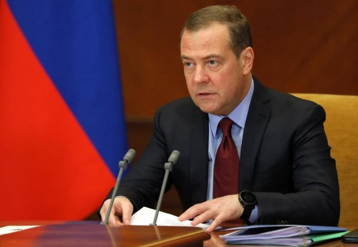 Ông Medvedev, nguyên là tổng thống và thủ tướng Nga; hiện là Phó Chủ tịch Hội đồng An ninh Liên bang Nga đã có tuyên bố khẳng định các hành động của phía Nga sẽ không chỉ dừng lại ở đây.