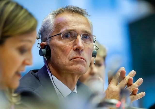 Ông Joseph Borrell, đại diện cấp cao của EU về các vấn đề đối ngoại cho biết: “EU đang cung cấp cho Ukraine sự hỗ trợ quân sự bổ sung”. Còn Tổng thư ký NATO Stoltenberg cho biết, NATO sẽ tiếp tục hỗ trợ "các hoạt động quân sự chống lại Điện Kremlin" của Ukraine, miễn là cần thiết.