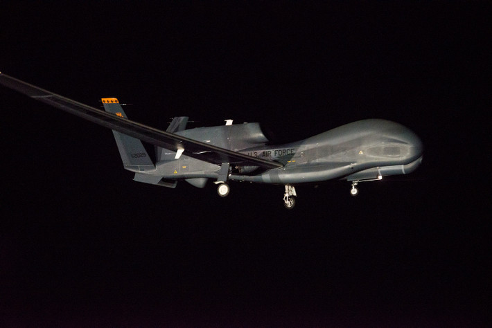 Các nguồn tin cho biết, cuộc tấn công vào ngày 29/10 là do một UAV giống với loại RQ-4 Global Hawk. UAV này cất cánh từ một căn cứ của Mỹ ở Catania (Italy). Dấu hiệu cuộc gọi của UAV này là FORTE10 với số đuôi 11-2046.