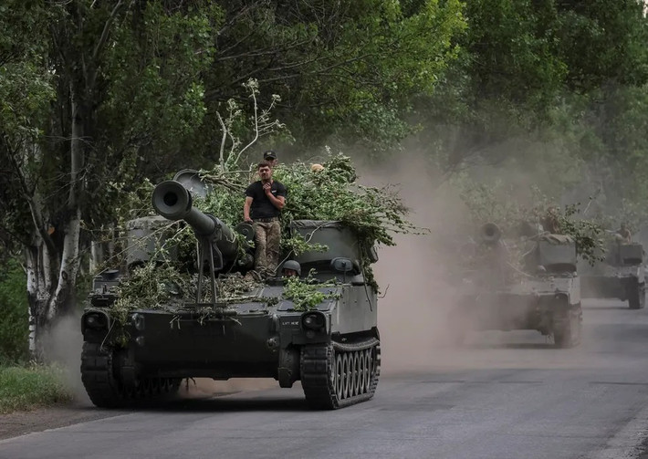 Đồng thời, Tổng thống Ukraine tiếp tục một lần nữa hướng về phương Tây kêu gọi, với hy vọng nhận được viện trợ thêm vũ khí phòng không hiện đại và vũ khí tấn công tầm xa.