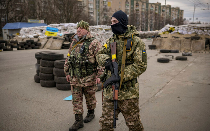 Lực lượng vũ trang của Ukraine, đang phòng thủ trong thành phố Mariupol, không có cách nào thoát ra khỏi thành phố bị bao vây. Tình hình trong thành phố vô cùng khó khăn, vì có khoảng 400.000 dân thường vẫn bị mắc kẹt ở trung tâm công nghiệp lớn này.