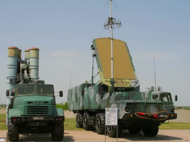 Theo các chuyên gia phân tích quân sự, hiện Quân đội Ukraine có một số lượng tương đối nhỏ tên lửa phòng không dẫn đường cho hệ thống S-300; số tên lửa này đều được thừa hưởng từ thời Liên Xô, nên dù có tăng hạn, cũng đã hết thời gian sử dụng.