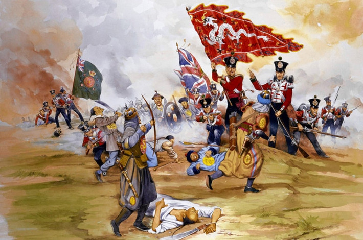 Tháng 7/1840, quân Anh đánh chìm 13 tàu chiến Trung Quốc, chiếm đảo Chu Sơn làm đầu cầu. Đầu năm 1841, người Anh tấn công pháo đài Hổ Môn ở Quảng Đông, Đô đốc hải quân trấn thủ Hổ Môn là Quan Thiên Bồi cho đốt tàu và thả trôi về phía hạm đội Anh để phóng hỏa nhưng vô dụng.
