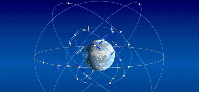Hệ thống GPS ở Mỹ ra đời rất sớm, sau nhiều năm thử nghiệm và cải tiến thì GPS của Mỹ sẽ ổn định hơn và ít bị sai lệch hơn trong quá trình sử dụng. Thậm chí khi nhắc đến định vị toàn cầu, người ta thường nghĩ ngay đến “GPS” vì nó được sử dụng phổ biến nhất và rất nhiều lầm tưởng, đó là hệ thống vệ tinh toàn cầu duy nhất trên thế giới.