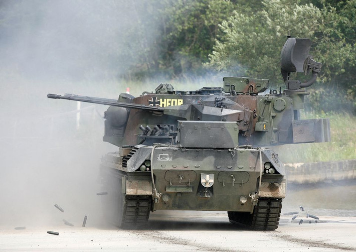 Hiện cả 3 khẩu ZSU 1A2 Gepard được Đức chuyển giao cho Ukraine đều không thể sử dụng cho các hoạt động chiến đấu, khi những khẩu pháo này "không chịu bắn đạn" do Na Uy (cũng là một quốc gia thuộc khối NATO) sản xuất.
