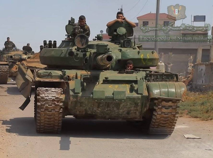 Do các đơn vị của Sư đoàn 5 Quân đội Syria, chủ yếu do các sĩ quan Nga chỉ đạo và phần lớn gồm binh lính mới được tuyển dụng, còn ít kinh nghiệm; nên T-62 được coi là loại xe tăng phù hợp hơn, do nhu cầu bảo dưỡng thấp và dễ sử dụng hơn.