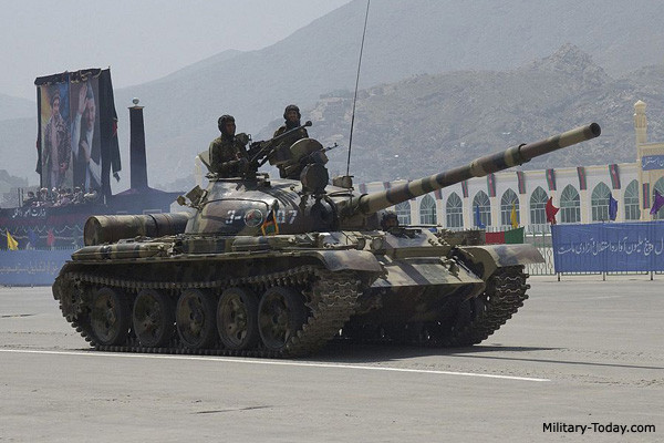 Xe tăng T-62M được cải tiến, nâng cấp từ đầu thập niên 1980, khi các biến thể tiên tiến hơn của T-72 và T-80 bắt đầu được đưa vào trang bị trong Quân đội Liên Xô, song song với các loại xe tăng mới của phương Tây như M1 Abrams của Mỹ và Leopard II của Đức.