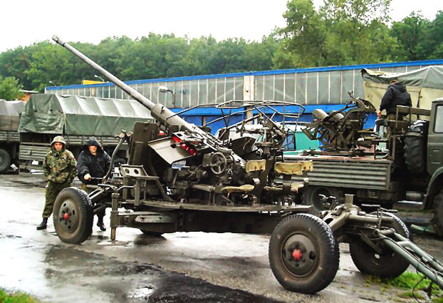 Bên cạnh đó, S-60 chỉ có hệ thống ngắm quang học kiểu cũ, do vậy mức chính xác hạn chế; tuy nhiên, việc lắp đặt các thiết bị điều khiển mới, trong hầu hết các trường hợp là không thể.