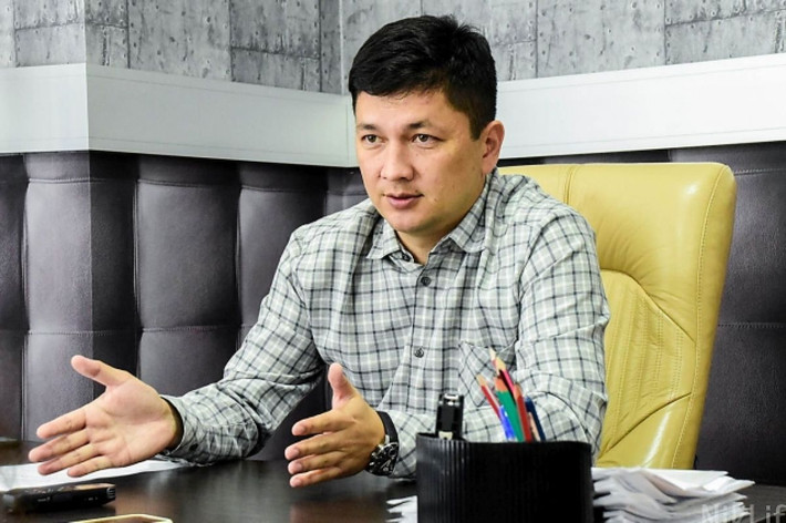 Người đứng đầu khu vực Nikolaev là ông Vitaly Kim, là người thường xuyên đến thăm và động viên quân nhân tại căn cứ này; cách đây vài ngày, Vitaly Kim ở dưới hầm và kêu gọi quân Nga đầu hàng hoặc đảo ngũ.