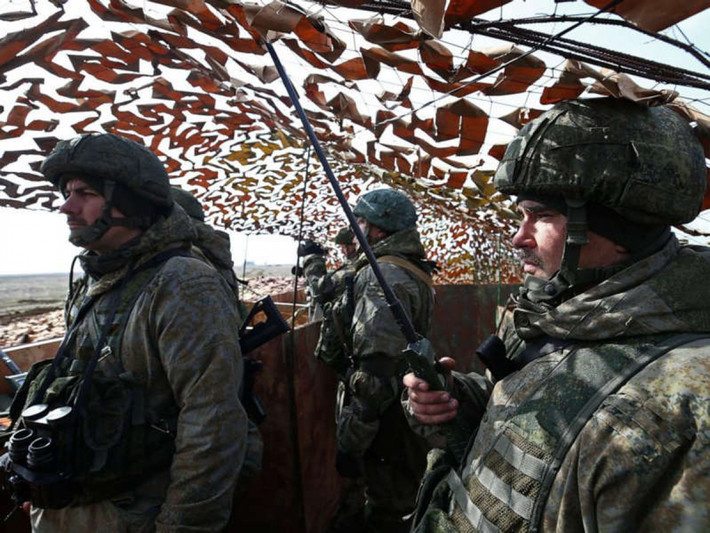 Nhưng trên thực tế, lực lượng của Ukraine còn lại ở Donbas là rất lớn; các trận địa phòng ngự ở đây được xây dựng rộng khắp ở một số tuyến, có thể hỗ trợ tốt cho nhau. Tất cả những trận địa phòng ngự này, đã được chuẩn bị trong nhiều năm, thậm chí còn có sự trợ giúp của nước ngoài.