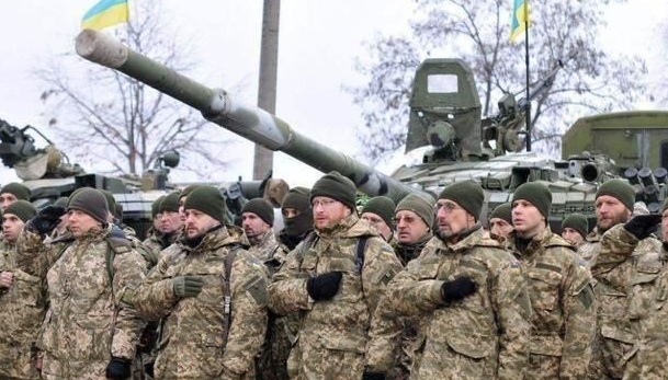 Các trận chiến tại một số điểm tranh chấp quan trọng ở miền đông Ukraine đã gia tăng cường độ; theo nguồn tin tình báo của NATO, cả Nga và Ukraine đều phải huy động lực lượng dự bị của mình vào chiến trường, điều này gần như phù hợp với các thông tin liên quan của quân đội Ukraine.