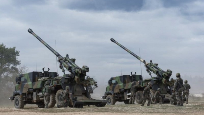 Sau khi Pháp quyết định cung cấp loại pháo tự hành bánh hơi Caesar cho Quân đội Ukraine khi xung đột Nga-Ukraine bùng nổ, đồng thời tăng thêm viện trợ 8 khẩu cho Quân đội Ukraine, vượt quá định mức được phân bổ ban đầu là 10 khẩu.