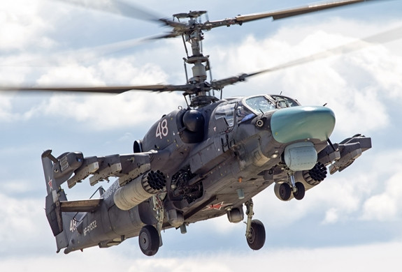 Ka-52 còn sử dụng hai giá treo vũ khí ở hai cánh bên thân, có thể treo 4 giá phóng tên lửa B-8, chứa tối đa 80 tên lửa không điều khiển S-8, hoặc tối đa 12 tên lửa chống tăng AT-12, dẫn đường bằng laser từ trên máy bay.